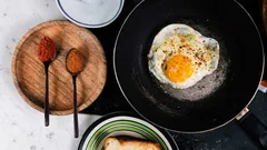 たった1つの材料で、世界一おいしい目玉焼きが作れる