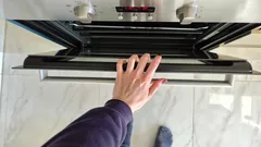 なぜ料理上手な主婦たちは調理後にオーブンの扉を開けたままにするのか：節約のコツ