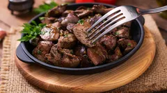 ひとつまみ加えるだけで：口の中でとろける、驚くほど柔らかな鶏レバーの秘密