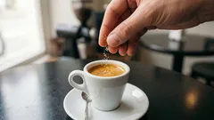 コーヒーに何を加えるとエネルギーと健康に良い？意外な組み合わせをいくつか紹介