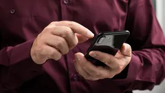 スマホに表示される謎の「丸の中の+」記号とは?意味と役立つ場面を解説